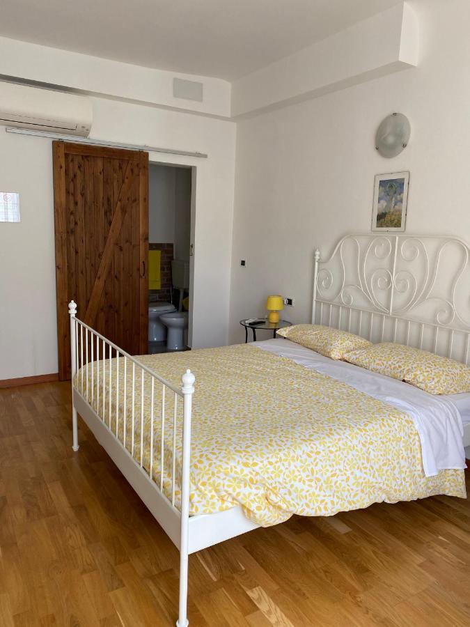 B&B Dormire Dai Grimaldi Genua Exterior foto