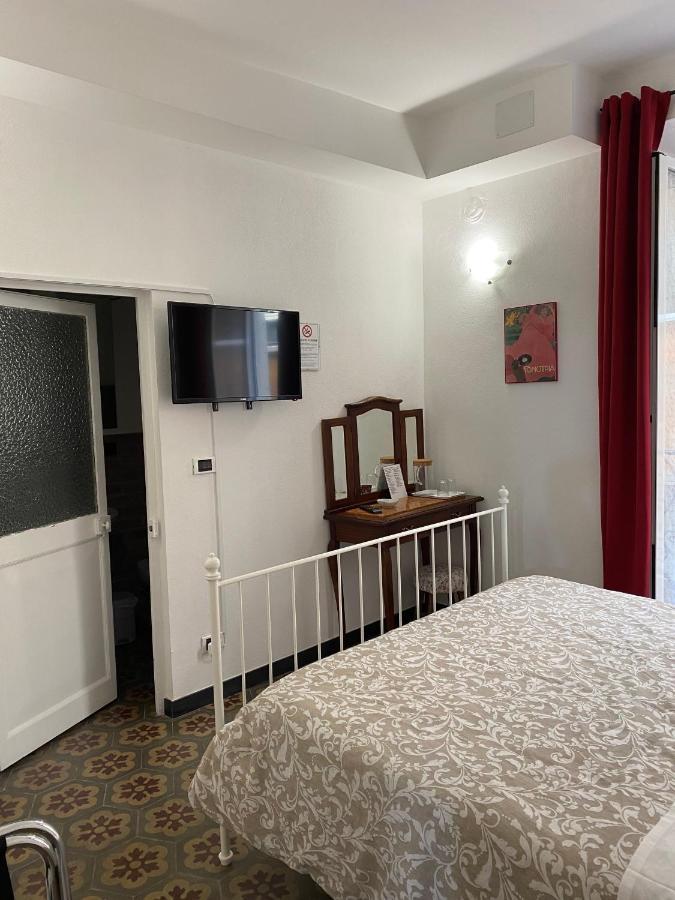 B&B Dormire Dai Grimaldi Genua Exterior foto